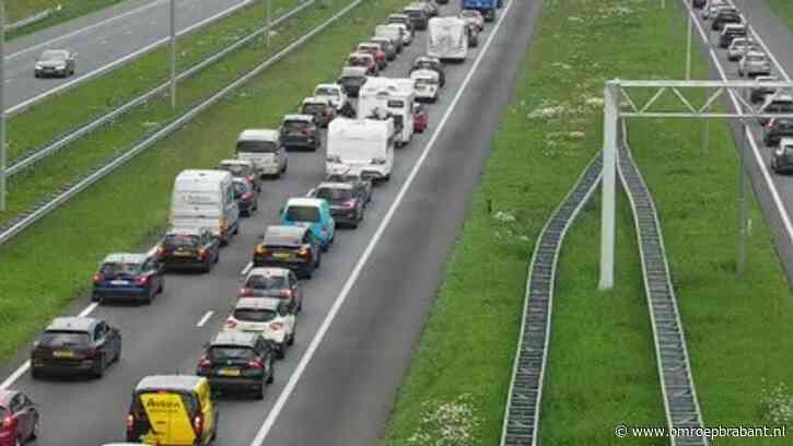 Uur vertraging op A58 door bus met pech: 'Drukste woensdagavondspits'