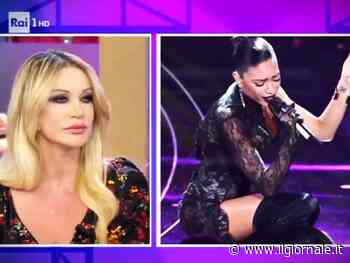 "Emancipazione? Scusa per vendere". Paola Ferrari attacca Elodie in tanga