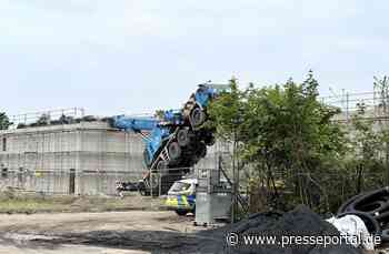 FW Alpen: Zwei Verletzte nach Kranunfall - Rettungshubschrauber im Einsatz