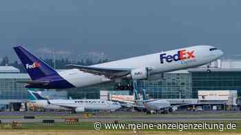 Boeing rutscht mit Rumpf über Landebahn – Video zeigt die Bruchlandung