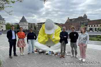 Kunstwerk Stille Strijd op Leieboorden vraagt aandacht voor zelfdoding bij jongeren: “Praten kan een leven redden”