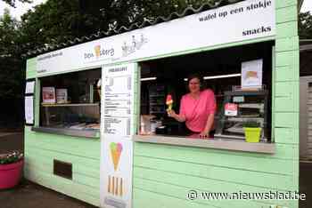 Naast hoeveijs serveert Den ijsberg ook hondenijs langs Boechoutse fietsostrade