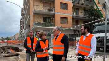 Voragine del Quadraro, iniziate le operazioni di riempimento. Si concluderanno in 10 giorni