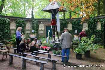 Bidden, een kaarsje branden en een terrasje doen: Bergenkruis blijft een hip bedevaartsoord