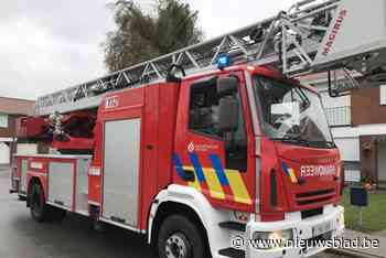 Brandweer bestrijdt schouwbrand