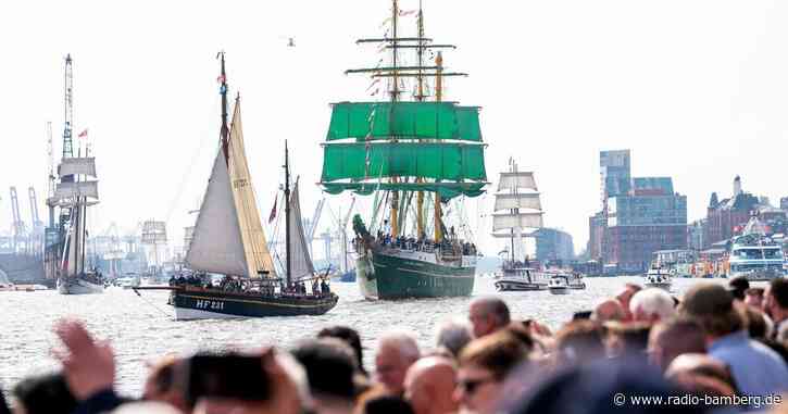 Hamburger Hafengeburtstag startet mit großer Einlaufparade