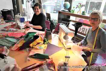 Deko-Gruppe näht fürs Bunte Fest in Warburg