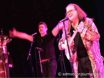 Review: '80s alt-icons Violent Femmes offer crowd-pleasing show