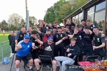 Coach Sven Engelbosch neemt afscheid van Huldenberg B met promotie: “Mijn jongens hebben na rust zwarte sneeuw gezien, maar precies daarom is deze promotie zo verdiend”