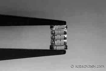 Blurred Light Harnessed to 3D Print High Quality Lenses