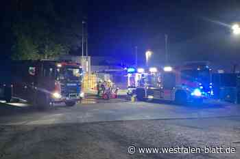 Feuerwehr Paderborn löscht nächtlichen Industriebrand