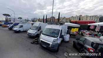 Via i furgoni dalla strada: il Campidoglio vuole riprogettare il "suq" di Piramide