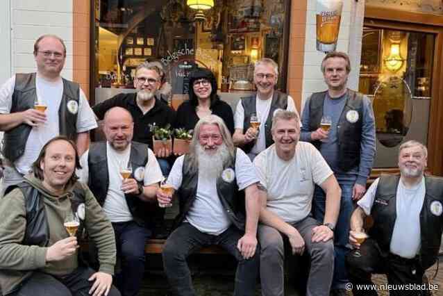 Lambiekstoempers bezetten ’t Parlement