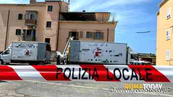 Blitz nel palazzo dello spaccio occupato: trovati proiettili e droga