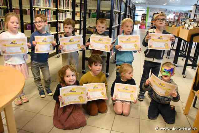 Leden van Leesjury Herne krijgen diploma