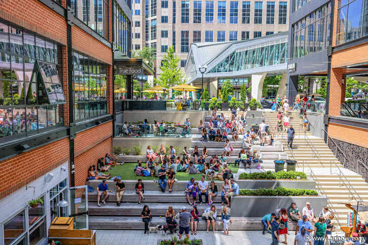 Large outdoor screens at Arlington retail centers get thumbs up from Planning Commission