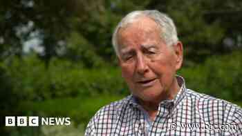 Man with cancer misses holiday in airport queue