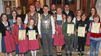 Tochter schlägt ihren Vater, den Schützenmeister: Germania Grucking kürt Könige und Vereinsmeister