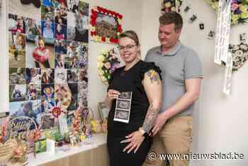 Yasmine en Glenn, de ouders die hun 5-jarige dochtertje Jade verloren aan kanker, verwachten nieuw kindje: “Jade blijft voor altijd grote zus”