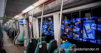 Eén reiziger helpt Romy (23) als groep zich bij metro op haar stort: ‘Zonder hem was het anders afgelopen’