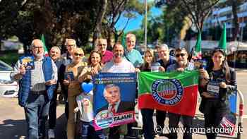 Sputi, spinte e insulti al gazebo di Forza Italia. "Non ci faremo intimidire"