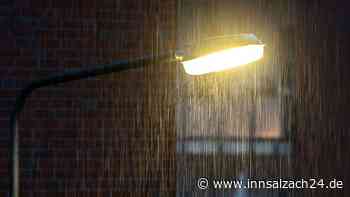 „Teils echt gruslig!“ - Straßenbeleuchtung an Trostberger Straße nicht hell genug?