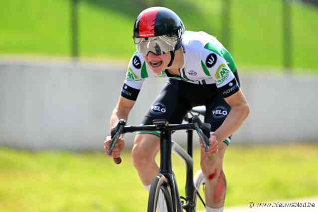 Stan Jammaer klopt Miel Heuninck in Iddergem