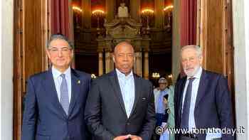 Il sindaco di New York visita la sinagoga e il quartiere ebraico di Roma
