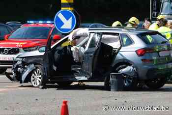 Brandweer bevrijdt inzittende bij zware crash in Genk