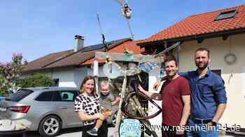 Böse Strafe oder großer Spaß? Was es mit dem Hungerbaum von Veronika & Alexander auf sich hat