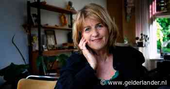 Nicoline (64) werd niet gevaccineerd, kreeg mazelen als kind en is daardoor nu doof aan een oor