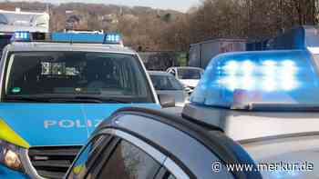 Unter Reisebus versteckt: Mann stürzt nahe München bei voller Fahrt auf die A 99 - Manöver rettet ihn