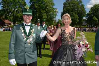 Wie einst der Opa: Königspaar in Husen zieht Blicke auf sich