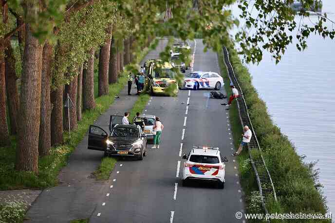 #LoenenAanDeVecht - Politieheli landt bij scooterongeluk Loenen aan de Vecht