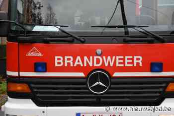 Brand aan carport terwijl bewoners niet thuis zijn