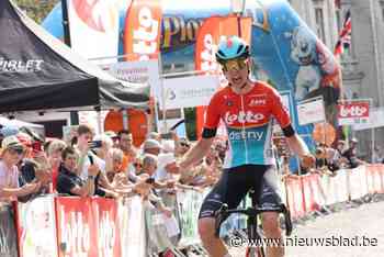 Remco, Tadej en Mathieu achterna! Milan Donie stuift in Ardense Pijl met solo van 90 kilometer (!) naar eerste UCI-zege: “Dit was wel niet het plan”