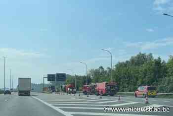 Grote verkeerschaos nadat vrachtwagen met aardappelen vuur vat