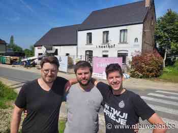 Vrienden kopen leegstaande kroeg van meer dan 100 jaar oud: “We willen hier terug een volkscafé openen”