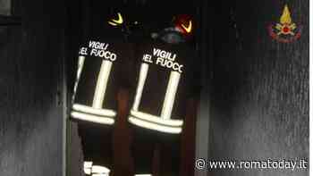 Incidente sul lavoro: corto circuito dal quadro elettrico provoca incendio nel palazzo, tre feriti