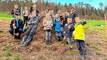 „Blühendes Bad Herrenalb“: Junge Helfer freuen sich über Golfbälle