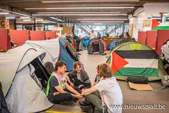 Studenten zetten tentjes op in college De Valk tegen oorlog in Gazastrook: “We blijven hier tot de KU Leuven onze eisen inwilligt”