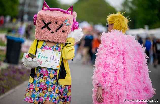 Comic-Helden inmitten des egapark-Blütenmeeres / Cosplayer, Fans von Manga und Anime treffen sich zwei Tage im schönsten Garten Thüringens