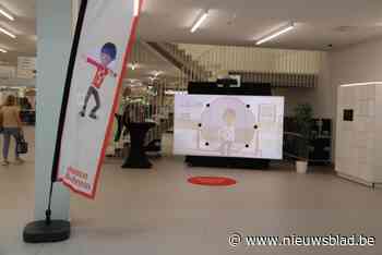 Interactieve muur in AZ Sint-Maarten laat mensen kennis maken met obesitas: “Er heerst nog veel stigma rond de chronische ziekte”