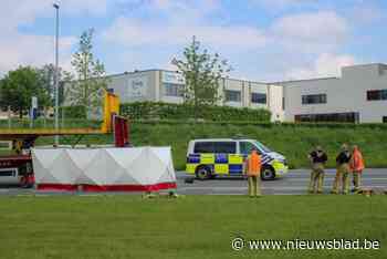 Man (71) overleden na frontale botsing tegen oplegger