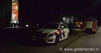 Man zit mét broodmes politieagent achterna in trappenhuis flat