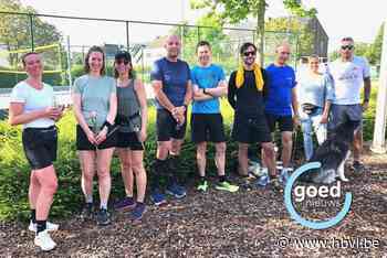 Mama’s krijgen tulp cadeau aan finish van Lentejogging in Riemst
