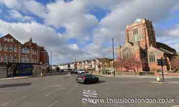 Pedestrian crossing campaign at Palmers Green junction