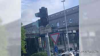 „Noch nie gesehen“ – Schild an Ampel sorgt für Verwirrung