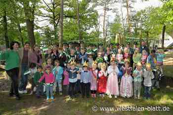 Nachwuchs hisst Kinder-Schützenfestfahne