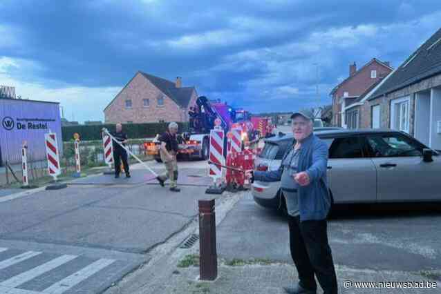 Buurtbewoners alarmeren politie: metalen platen herlegd om ongevallen te voorkomen